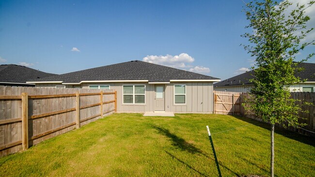 Building Photo - 907 Switchgrass Dr