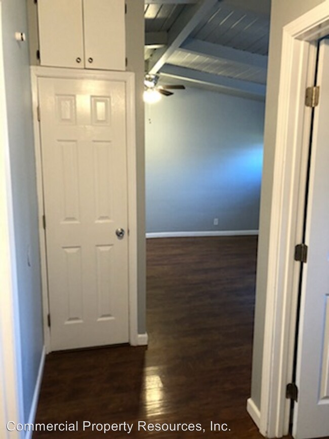 Building Photo - 825 Waverly Dr SE