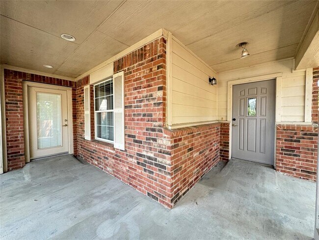 Building Photo - 9000 Spiceland Cir