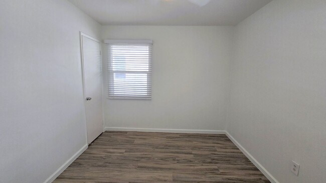 Building Photo - 283NE