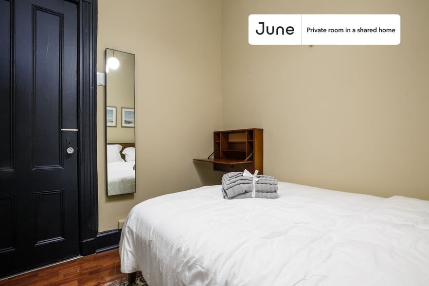 Building Photo - Room in Shared 4 bed/1 bath home