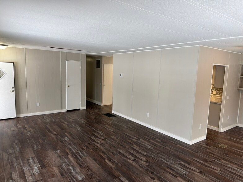 Building Photo - 208 Slate Hill Rd