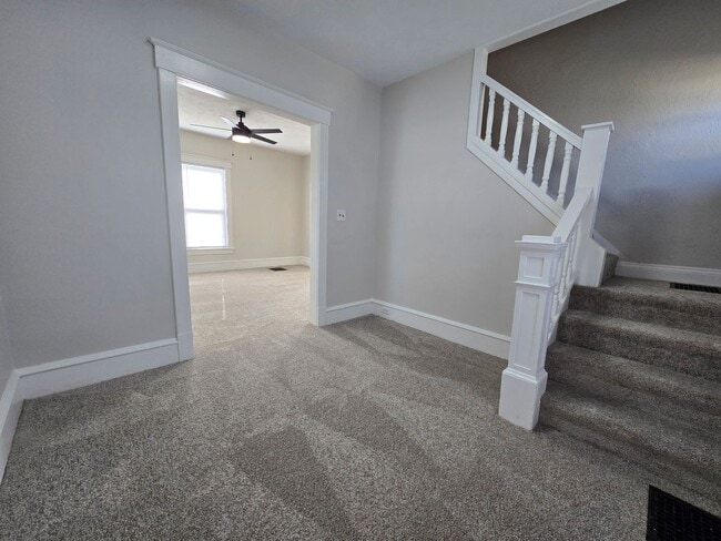 Building Photo - 2 Bedroom Home in Bloomington