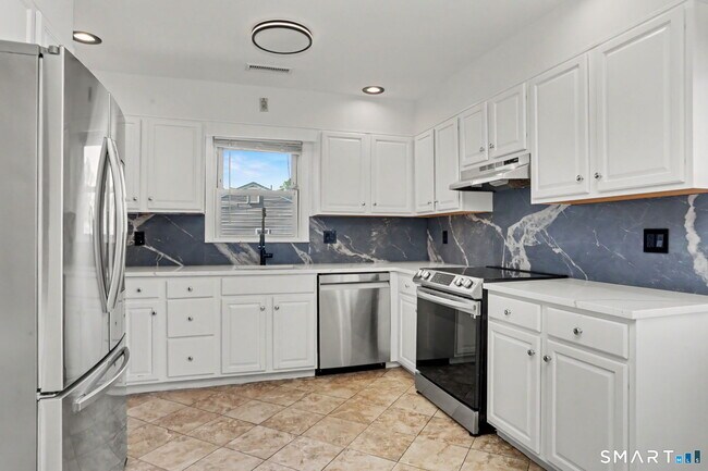 Building Photo - 92 Burwood Ave