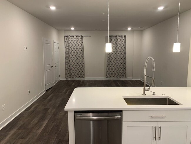 Building Photo - HERNDON - *3262 Woodland Park Rd Unit #3E *