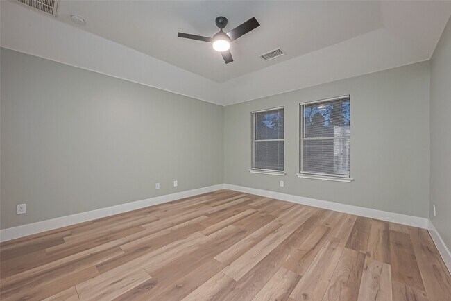 Building Photo - 2 Garden Lodge Pl