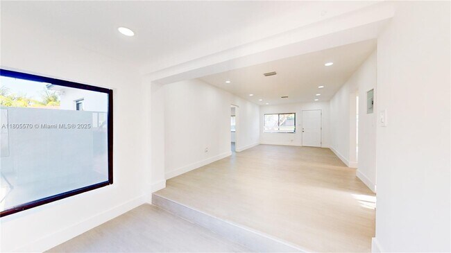 Building Photo - 355 NE 111th St