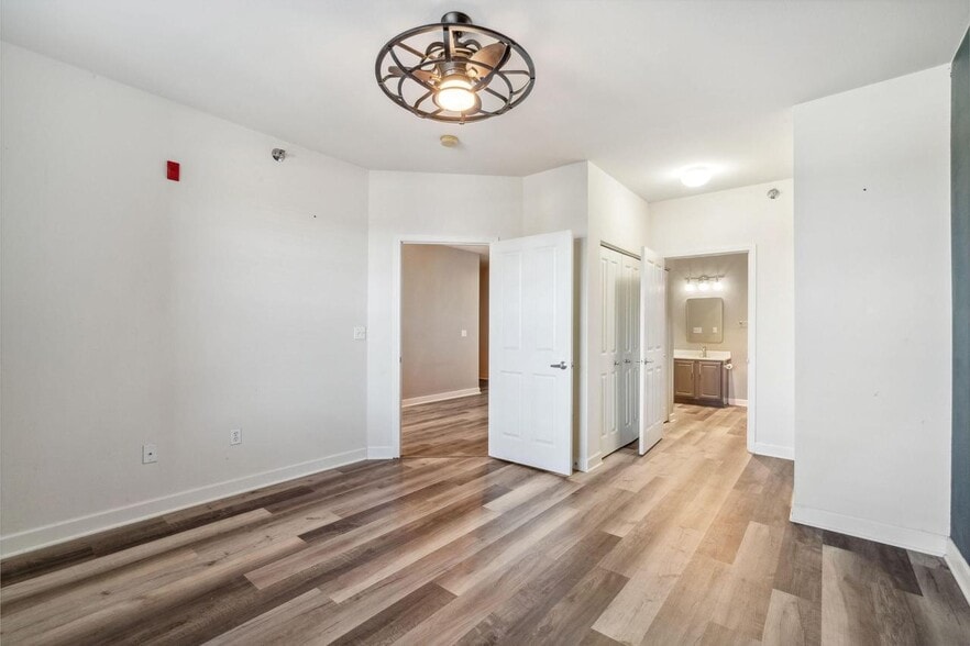 Building Photo - 4110 S Lake Dr