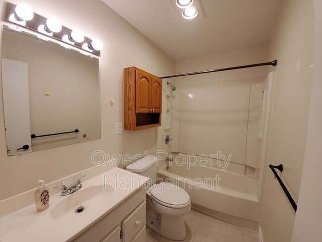 Building Photo - 1647 Mason St NE