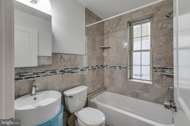 Building Photo - 2401 Carpenter St