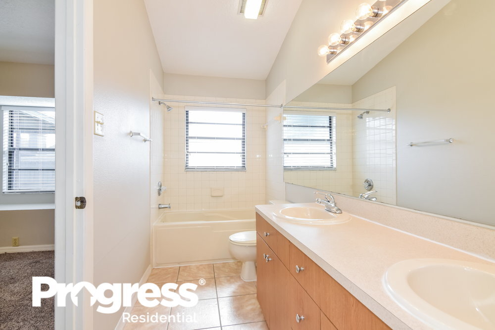 Building Photo - 1440 Tiverton Dr