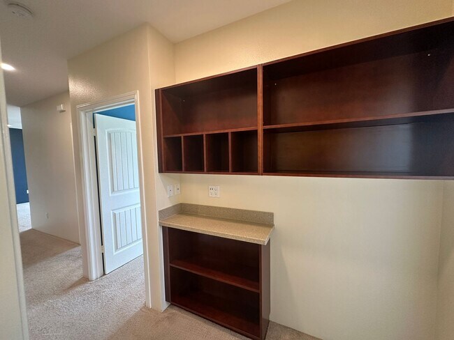 Building Photo - Welcome to the second city of Kapolei. Thi...