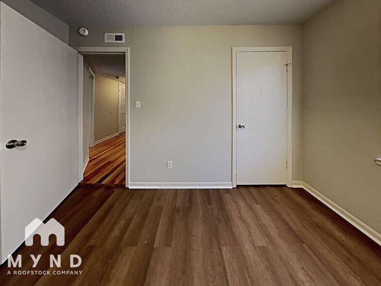 Building Photo - 5967 Shane Cir