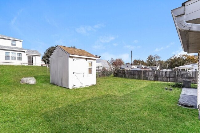 Building Photo - 18 Azalea Ln