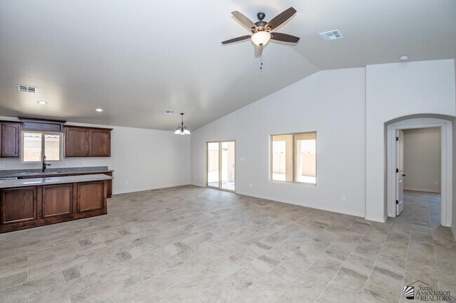 Building Photo - 12527 E 49th Dr