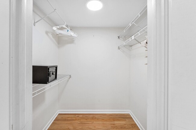 Building Photo - 529 S Flagler Dr