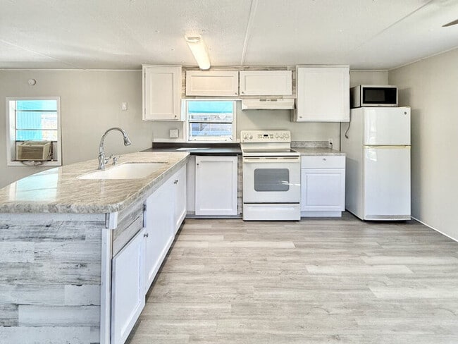 Building Photo - 6519 Sandra Dr