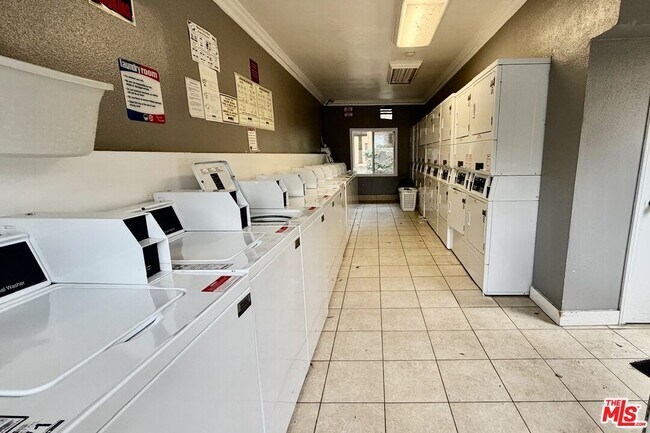 Building Photo - 18350 Hatteras St