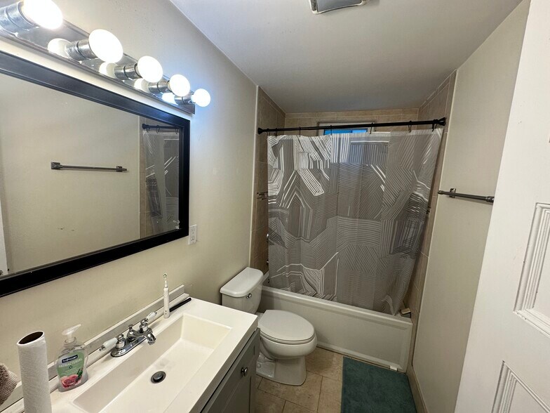 Building Photo - 6 Oswald St