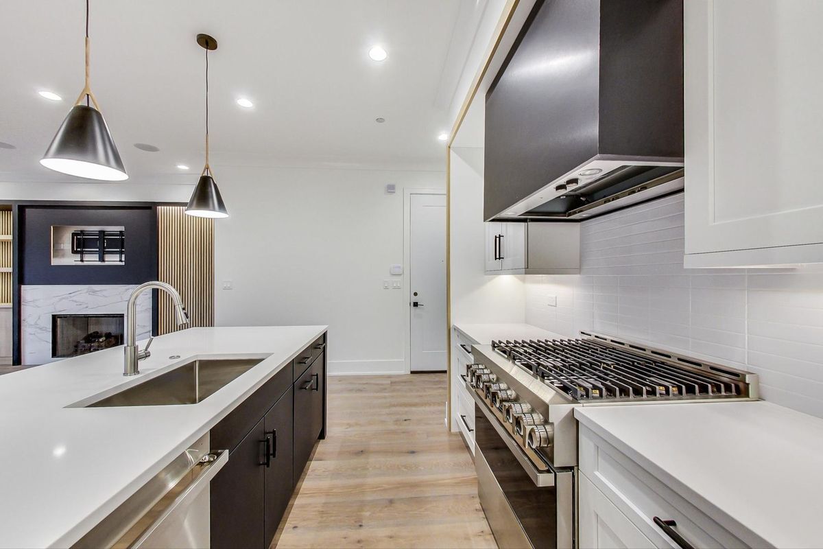 Building Photo - 4920 N Lincoln Ave