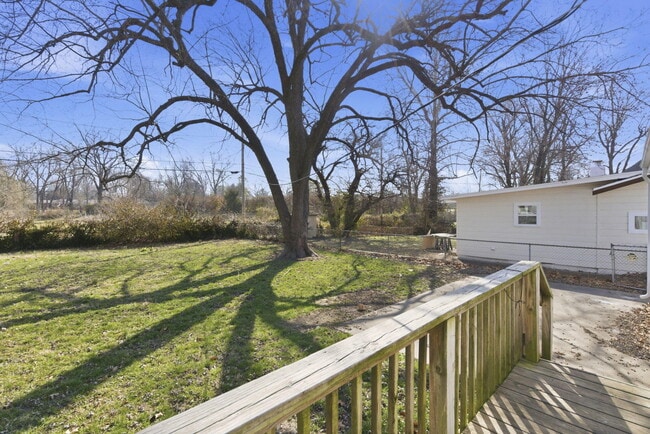 Building Photo - 1420 S Pickwick Ave