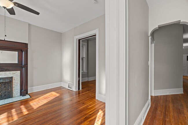 Building Photo - Extremely Spacious and Bright 2-Bedroom Apartment on Cherokee Street