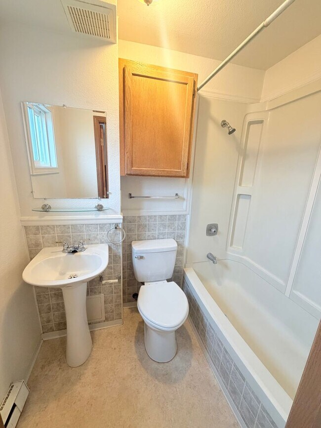 Building Photo - 1106 S Beeman St