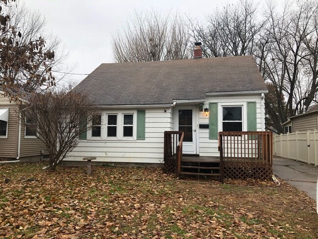 Building Photo - 2 BR/1 Bath home