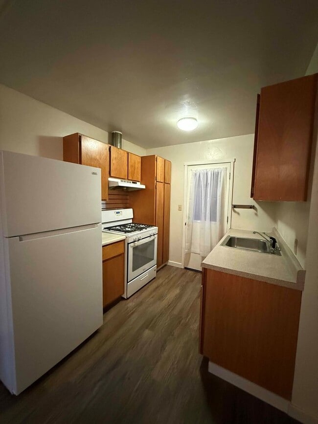 Building Photo - Quiet private one level cabin