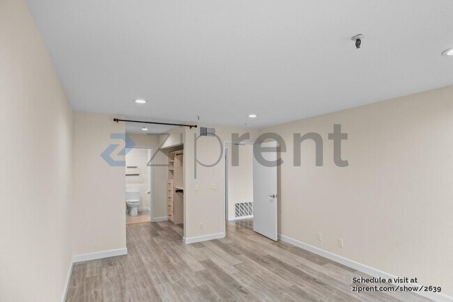 Building Photo - 49 Showers Dr