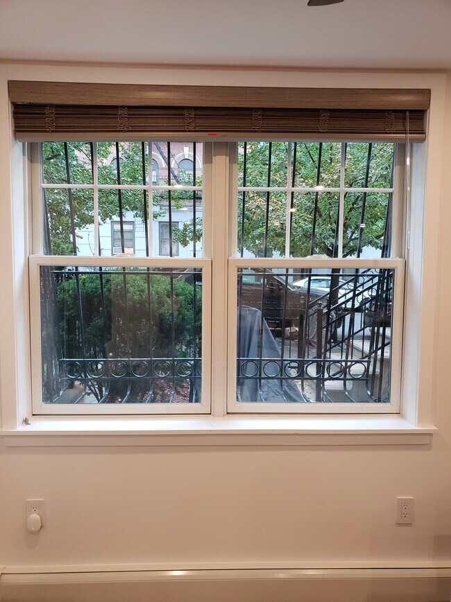 Building Photo - 15 E 117th St