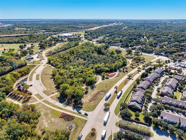 Building Photo - 2725 Hyde Park Dr