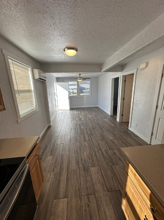 Building Photo - "Charming Little 3-Bedroom Gem on North 5th Street with Elegant Granite Touches!"