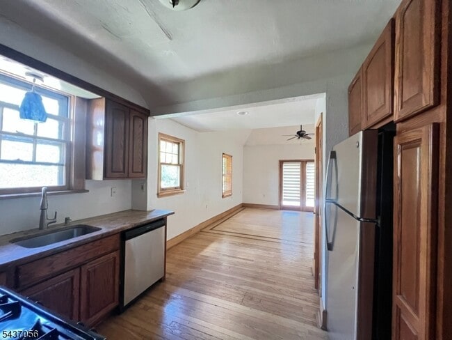 Building Photo - 325 Bogert Ave