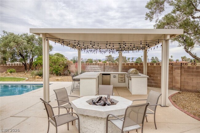 Building Photo - 4045 W Mardon Ave