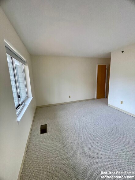 Building Photo - 144 North Beacon St