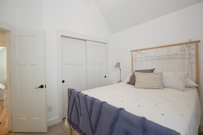 Building Photo - Charming Cottage in DOWNTOWN Southern Pines