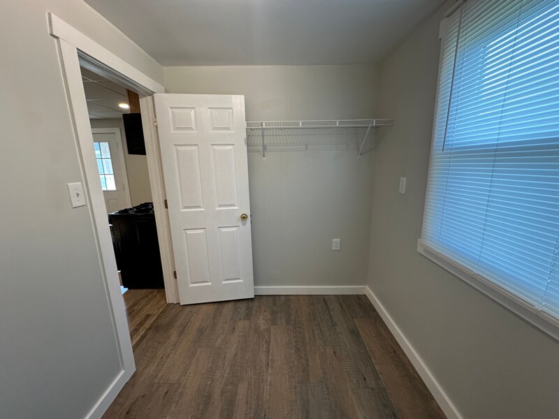 Building Photo - 904 7th Ave