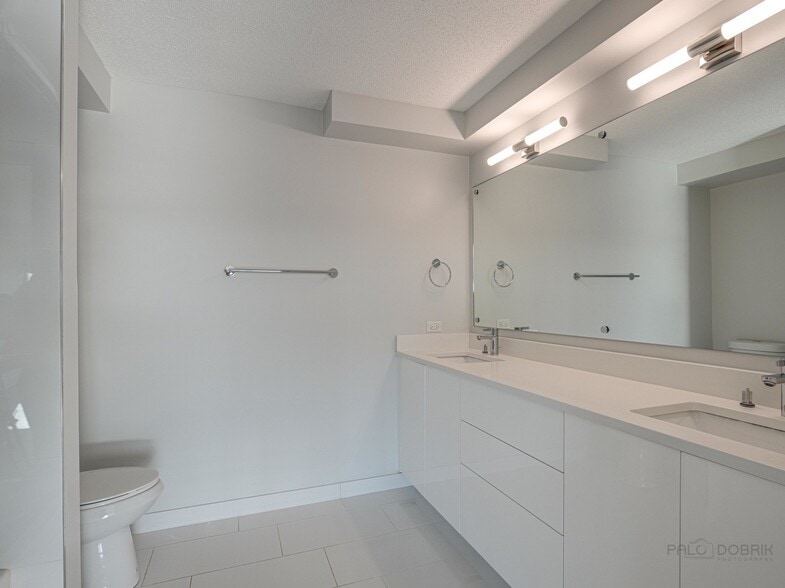 Building Photo - 9715 Woods Dr