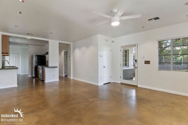 Building Photo - Charming 2Bdm 2Ba Home with Modern ADU in Uptown Phoenix!