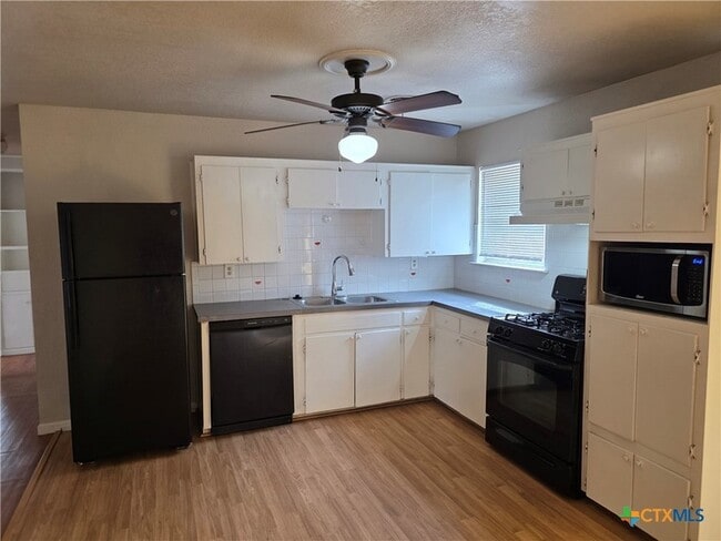 Building Photo - 901 Park Ave