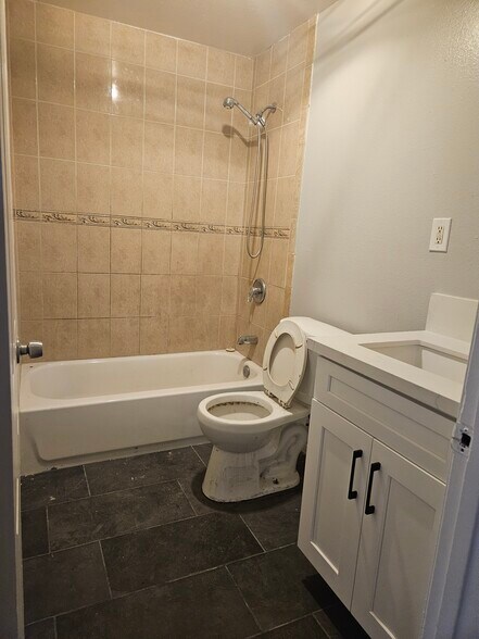 Building Photo - 1539 W 58th St
