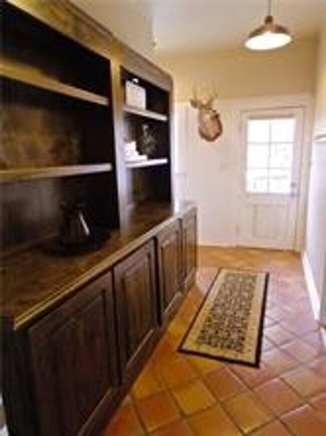 Building Photo - Available: Updated, spacious Tarrytown 4 bed / 4 bath, furnished or unfurnished