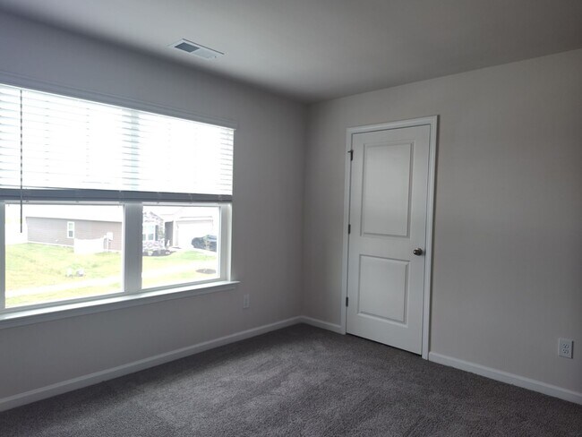 Building Photo - Beautiful New  Build Home located in the S...