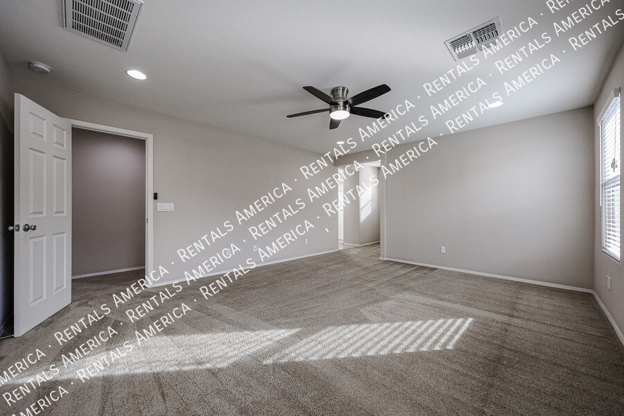 Building Photo - 270 N Scott Dr