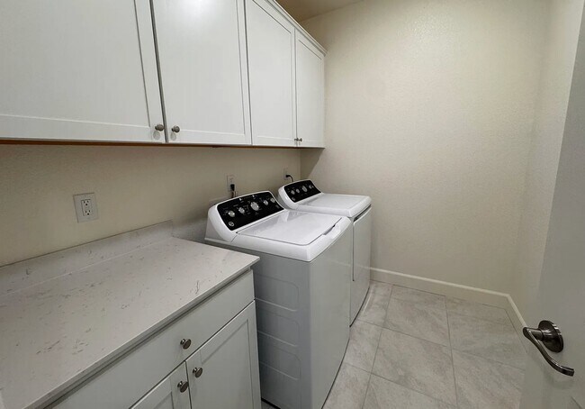Building Photo - 6792 Pilot Peak Ct