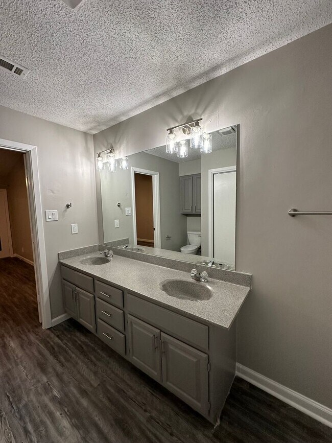 Building Photo - Ernest Properties 2 (295 Mooring Cir)
