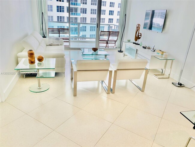 Building Photo - 5151 Collins Ave