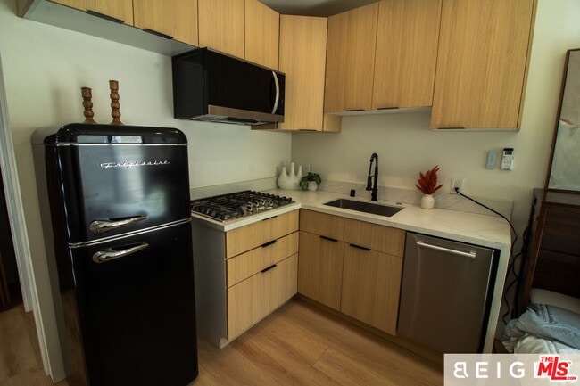 Building Photo - 22454 Dolorosa St