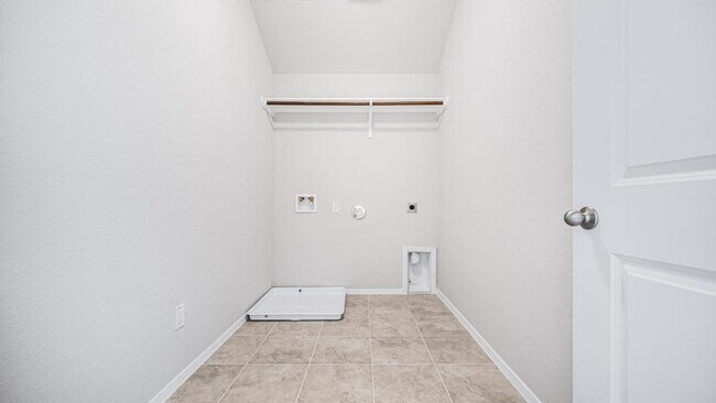 Building Photo - 208 Stein Rd